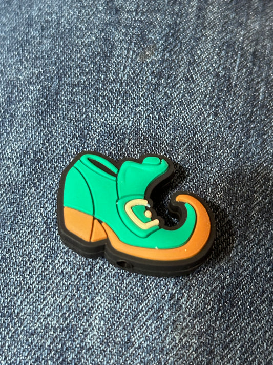 #264 leprechaun, shoe silicone, vocal bead