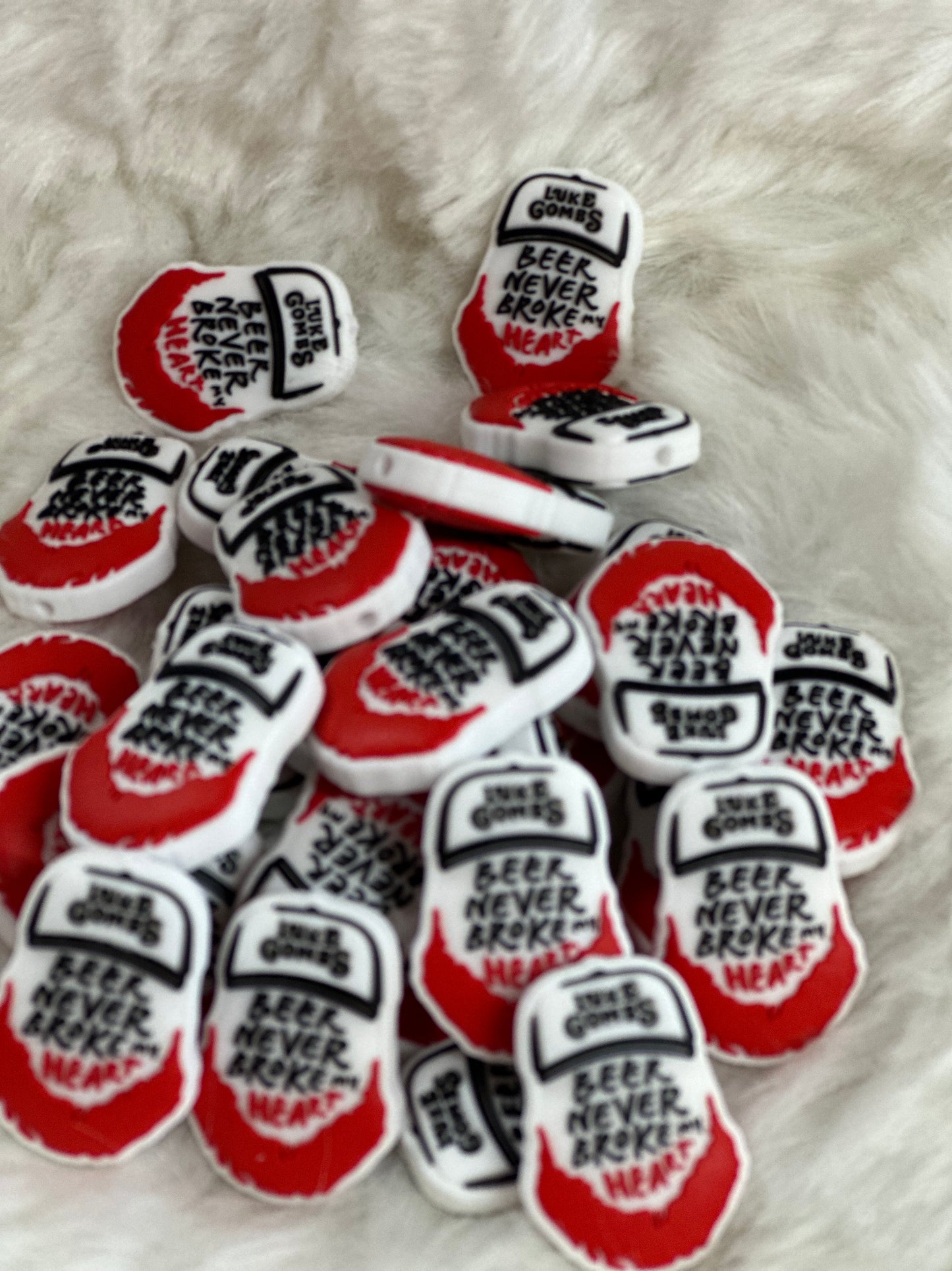 #239 beer never broke my heart silicone, focal beads