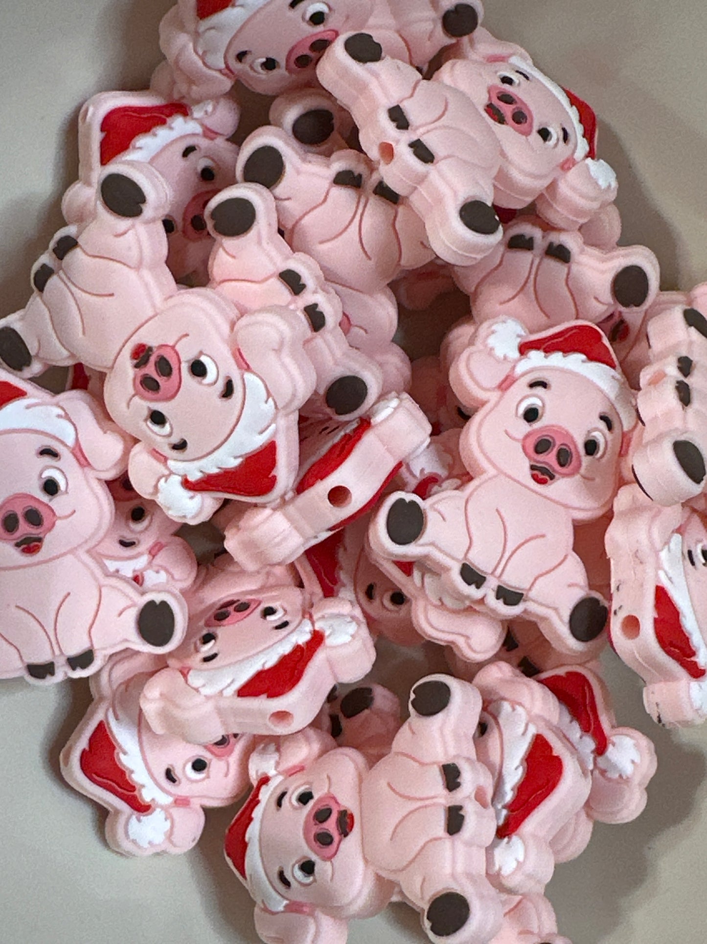 #499 pig with Santa hat silicone focal beads