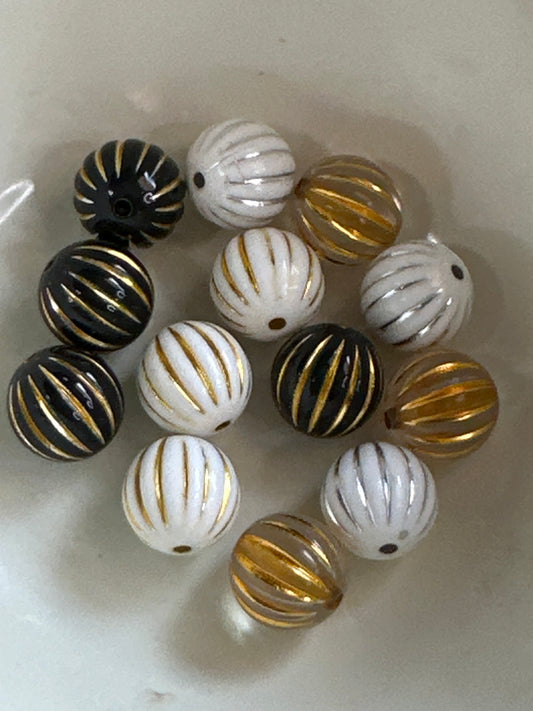 #18 acrylic pumpkin beads