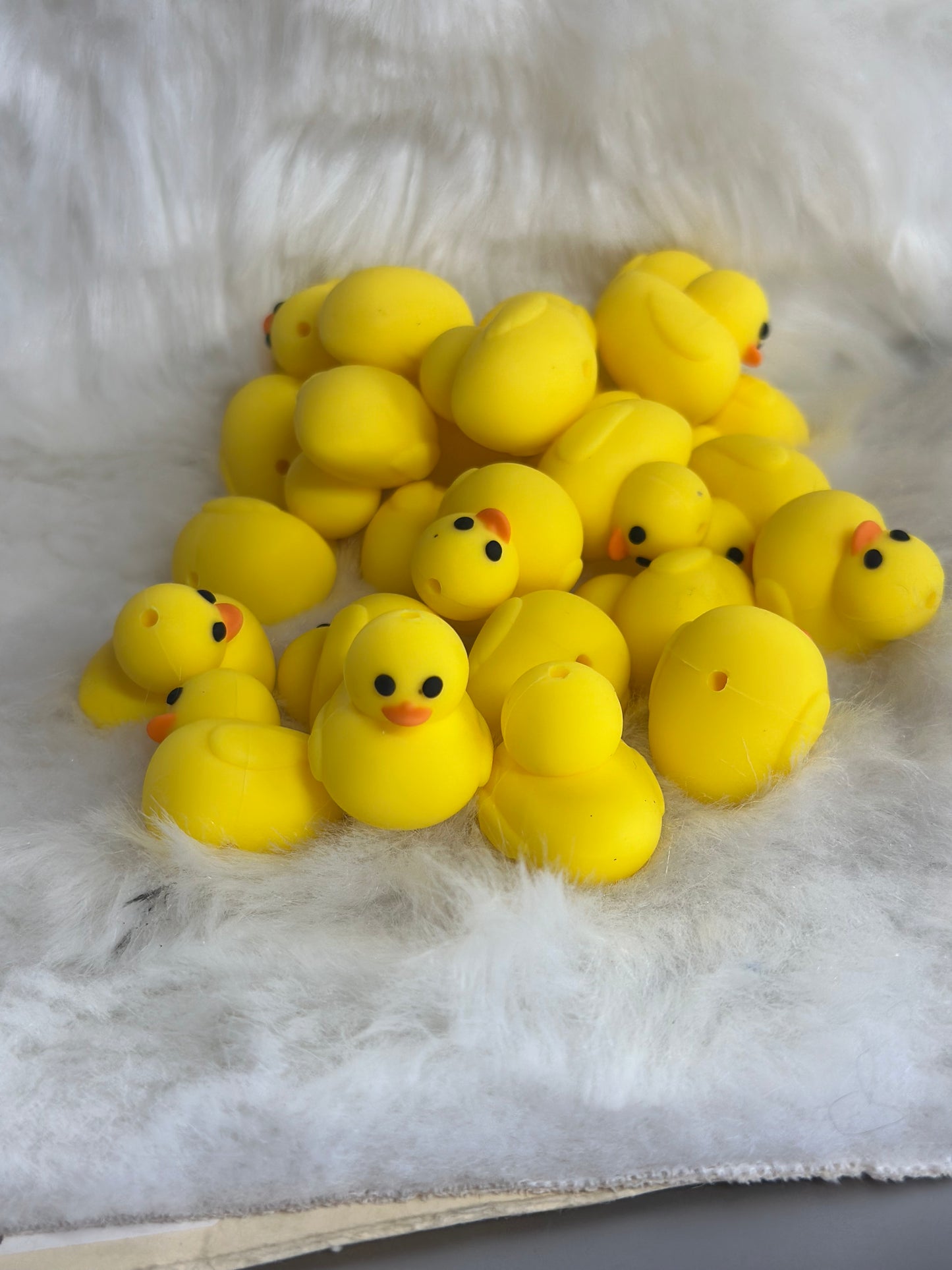 #197 Duck silicone focal beads