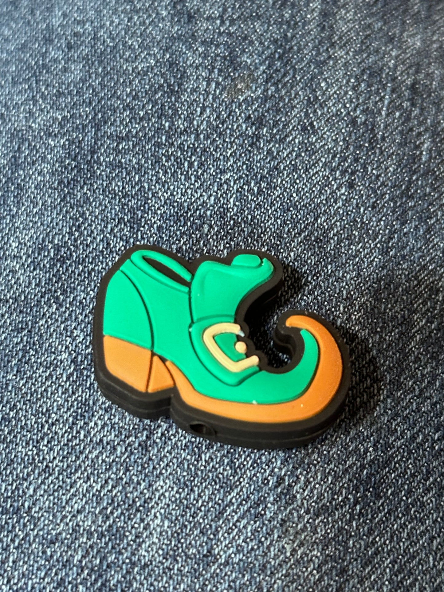#264 leprechaun, shoe silicone, vocal bead