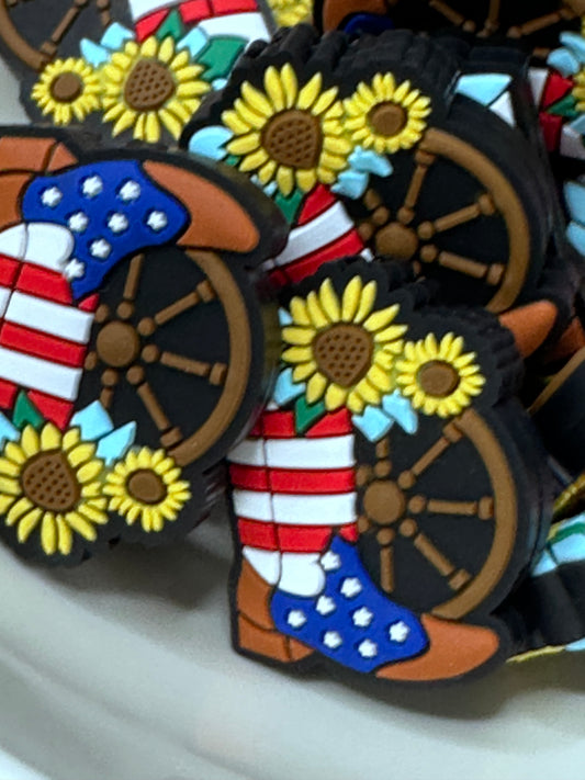 #331 American boot and wagon wheel silicone focal beads