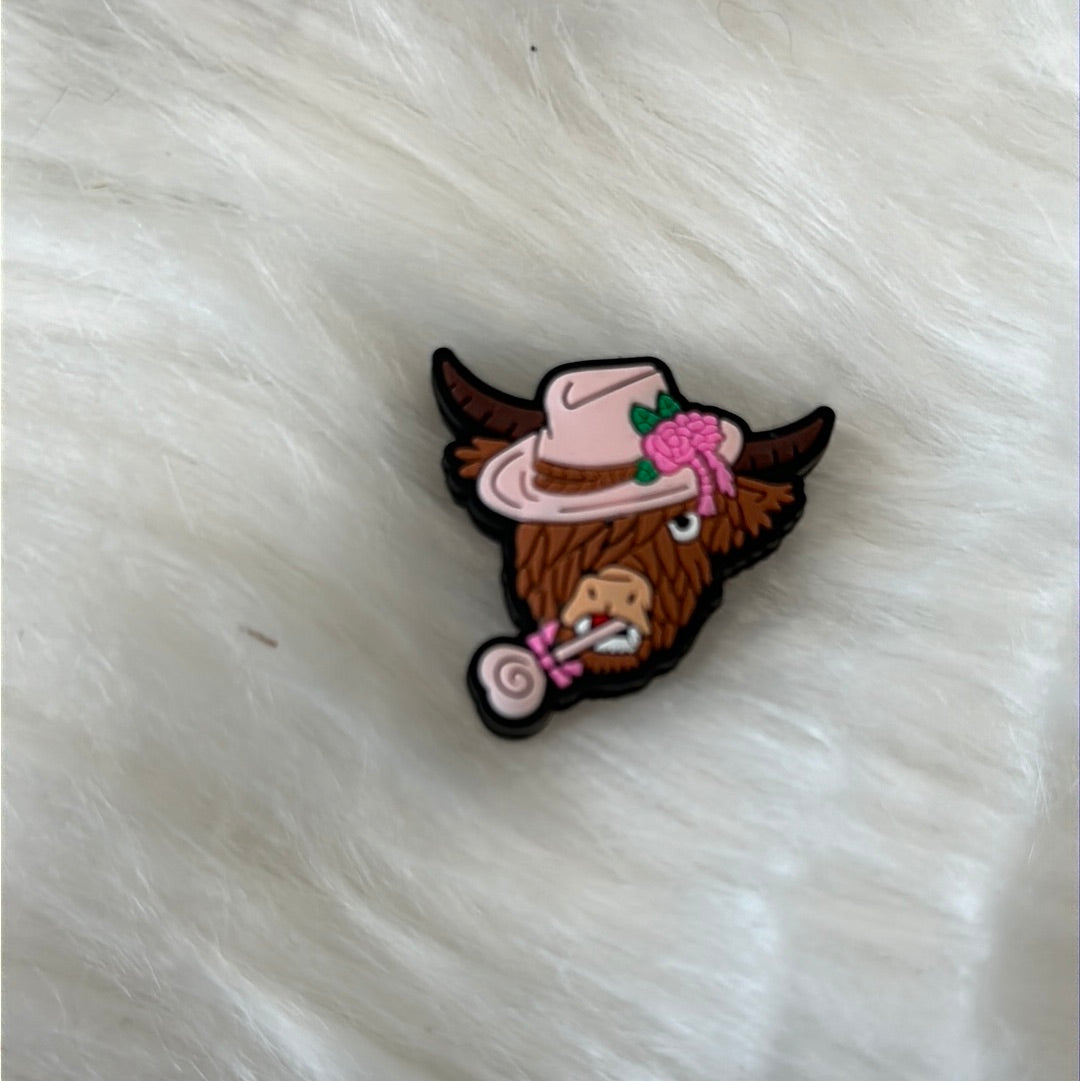 #288 highland cow with pink cowgirl hat