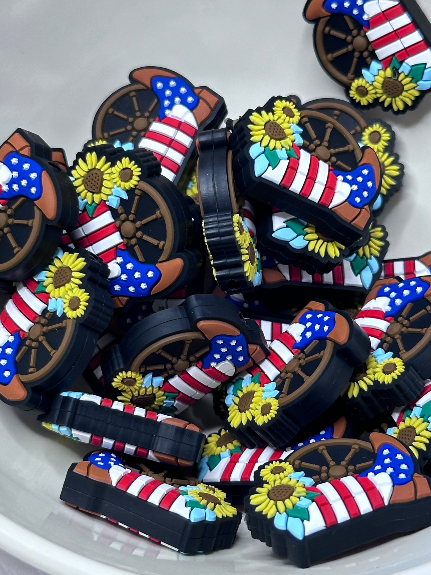 #331 American boot and wagon wheel silicone focal beads