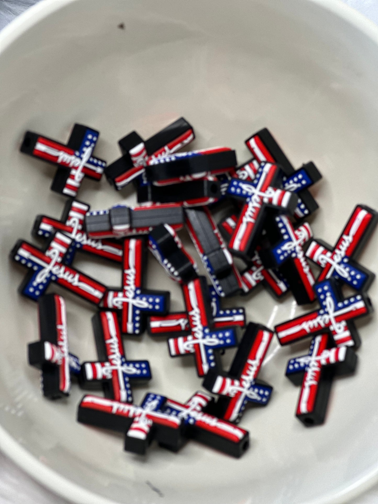 #335 American cross silicone focal beads