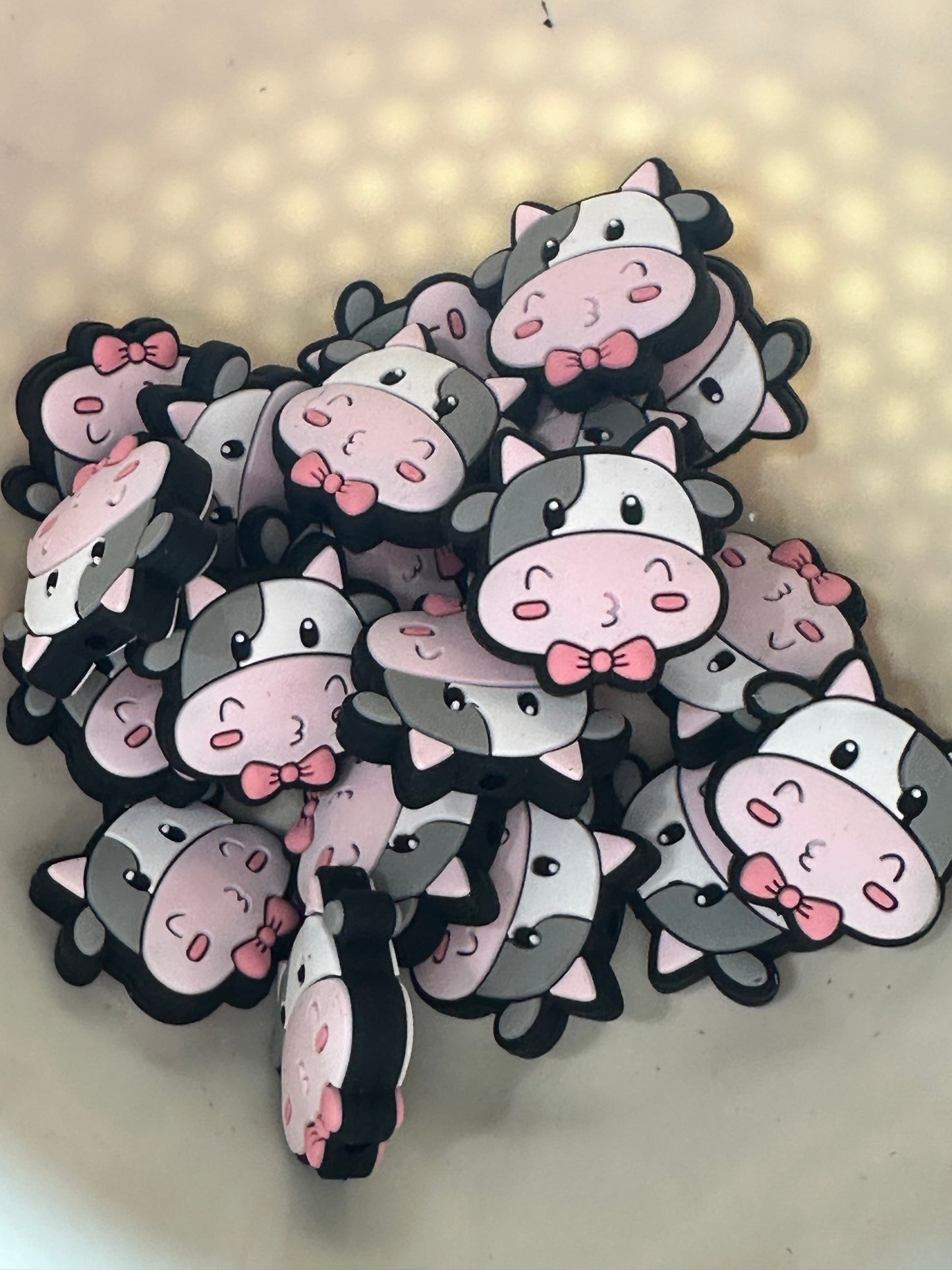 #516 cow face silicone focal beads