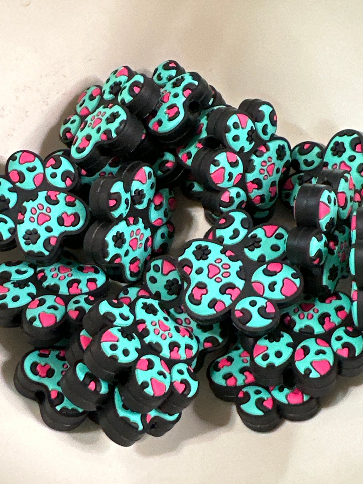 #436 paw print silicone focal beads