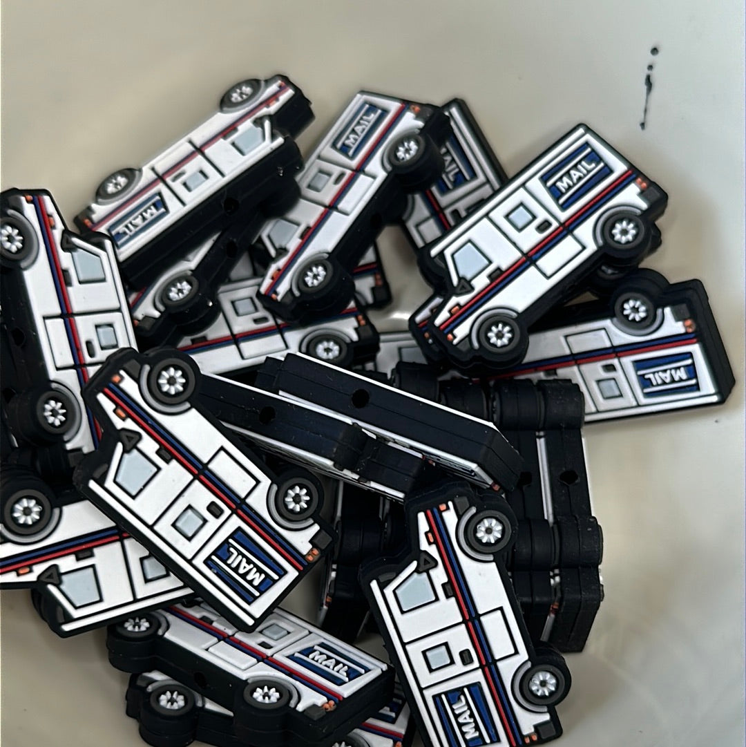 #273 mail truck silicone focal beads