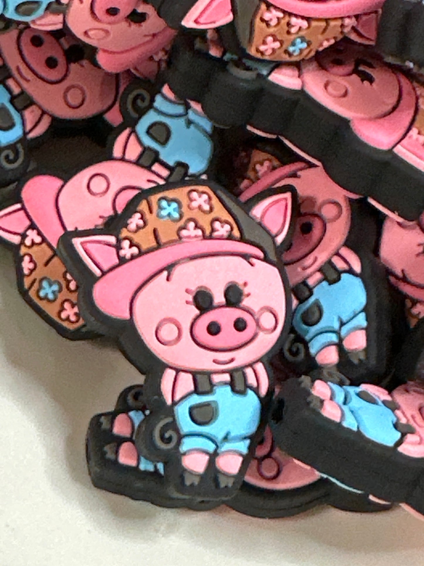 #520 pig silicone focal beads