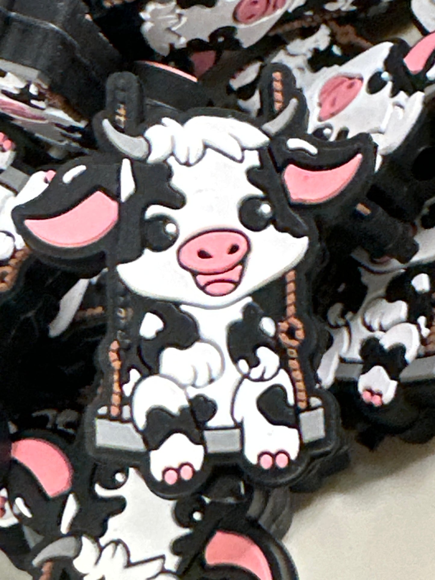 #442 cow swinging silicone focal bead