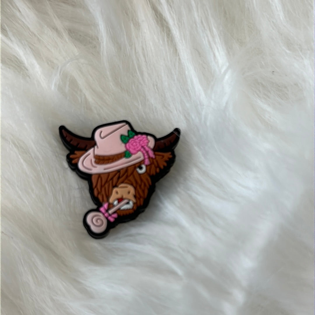 #288 highland cow with pink cowgirl hat