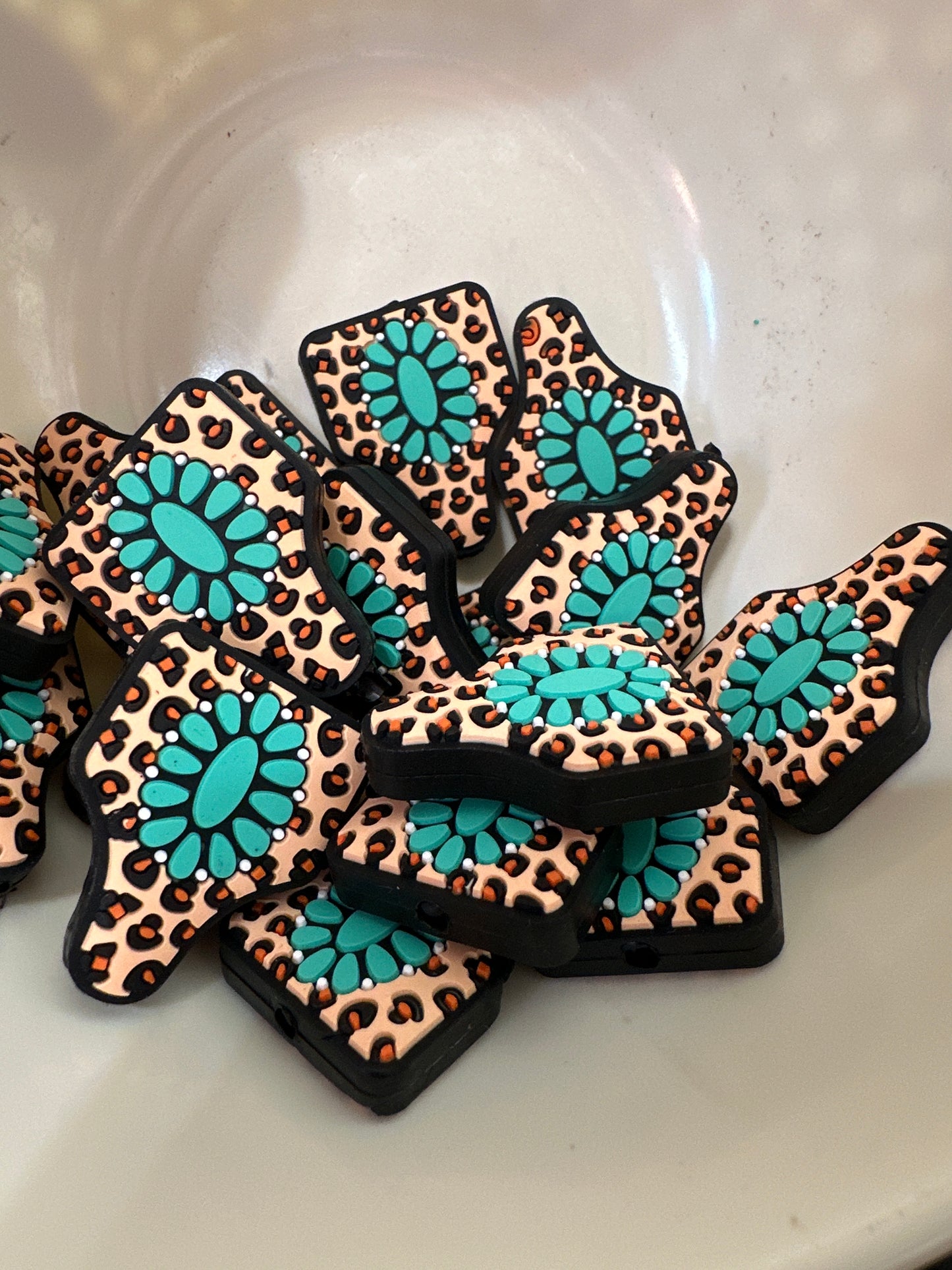 #456 ear-tag silicone focal beads