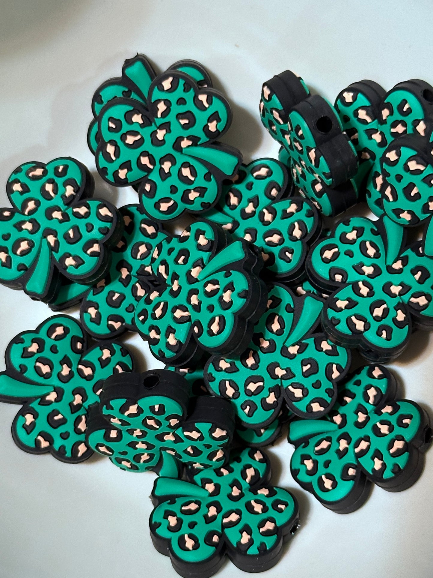 #262 shamrock silicone focal beads