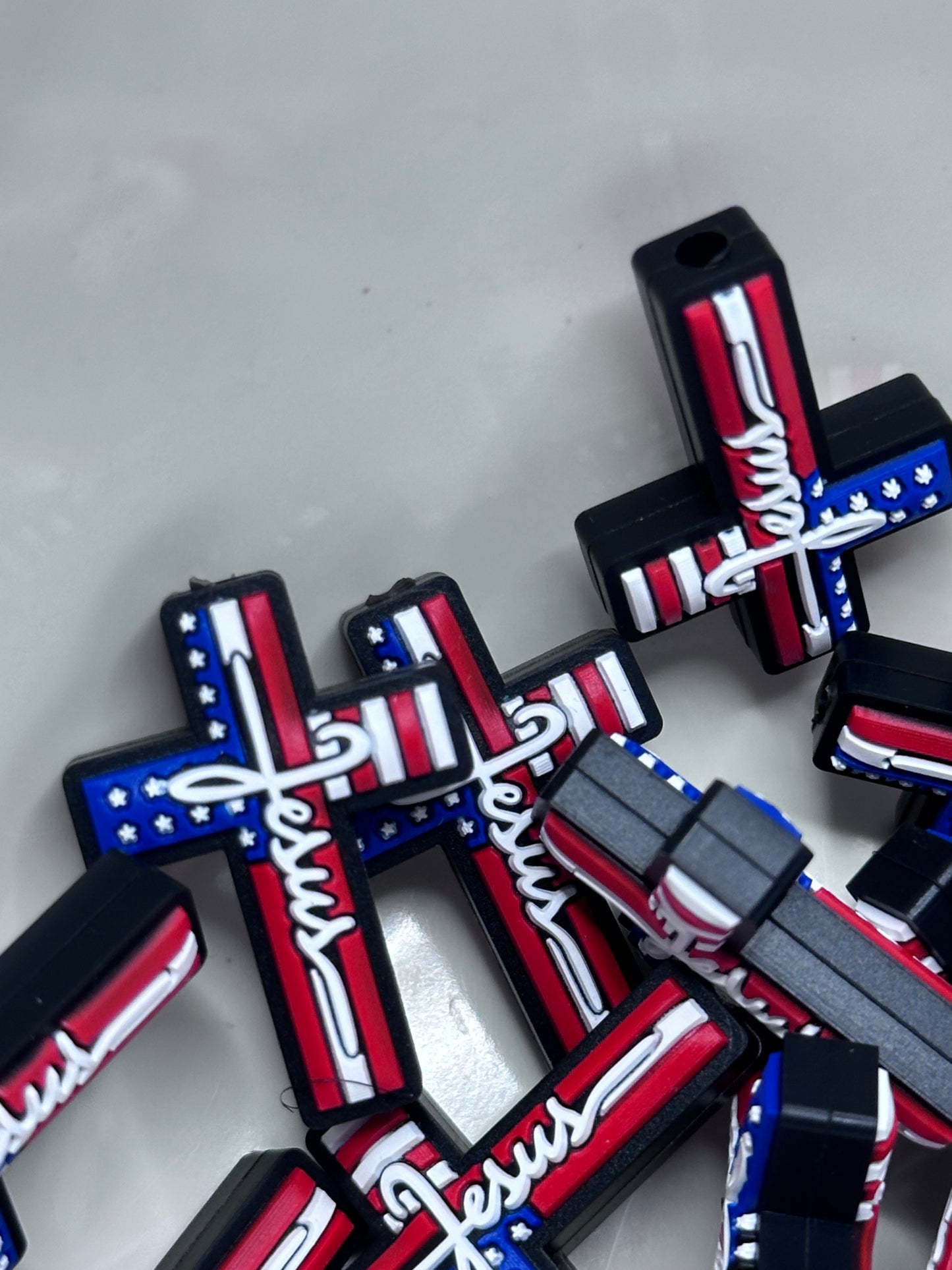 #335 American cross silicone focal beads