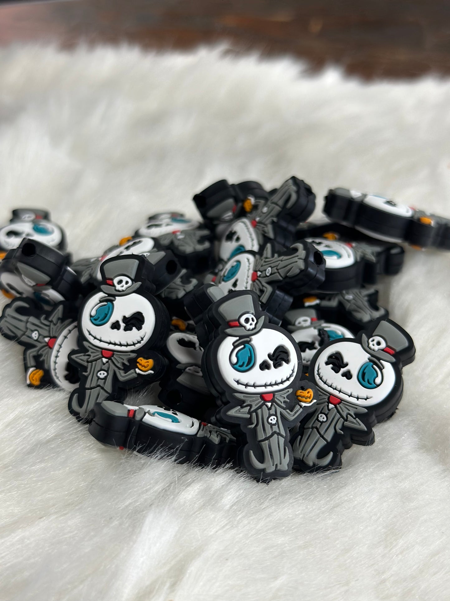 #166/Skeleton silicone focal beads