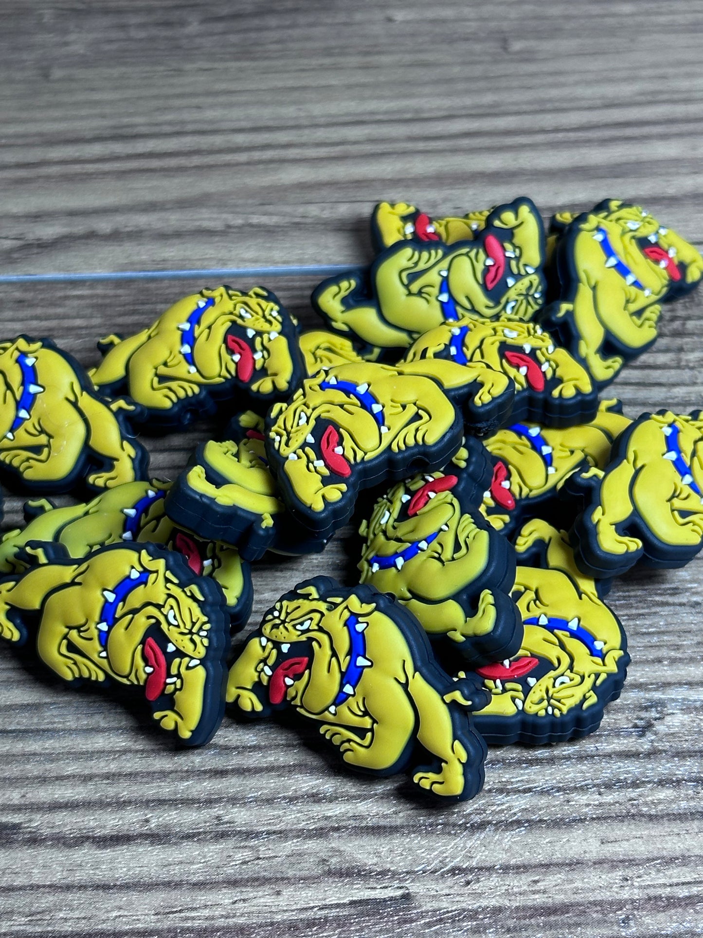 Bulldog silicone focal bead