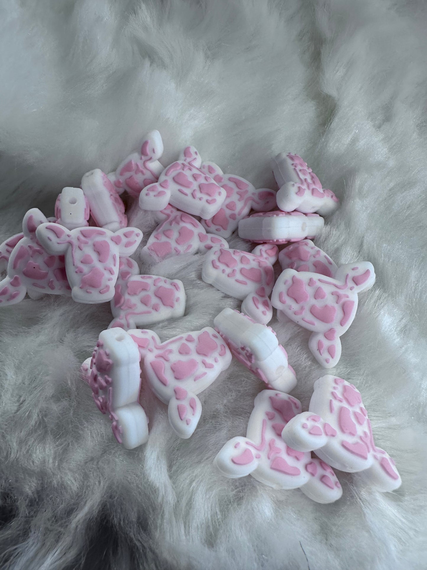 #45 Pink spotted cow head silicone focal beads