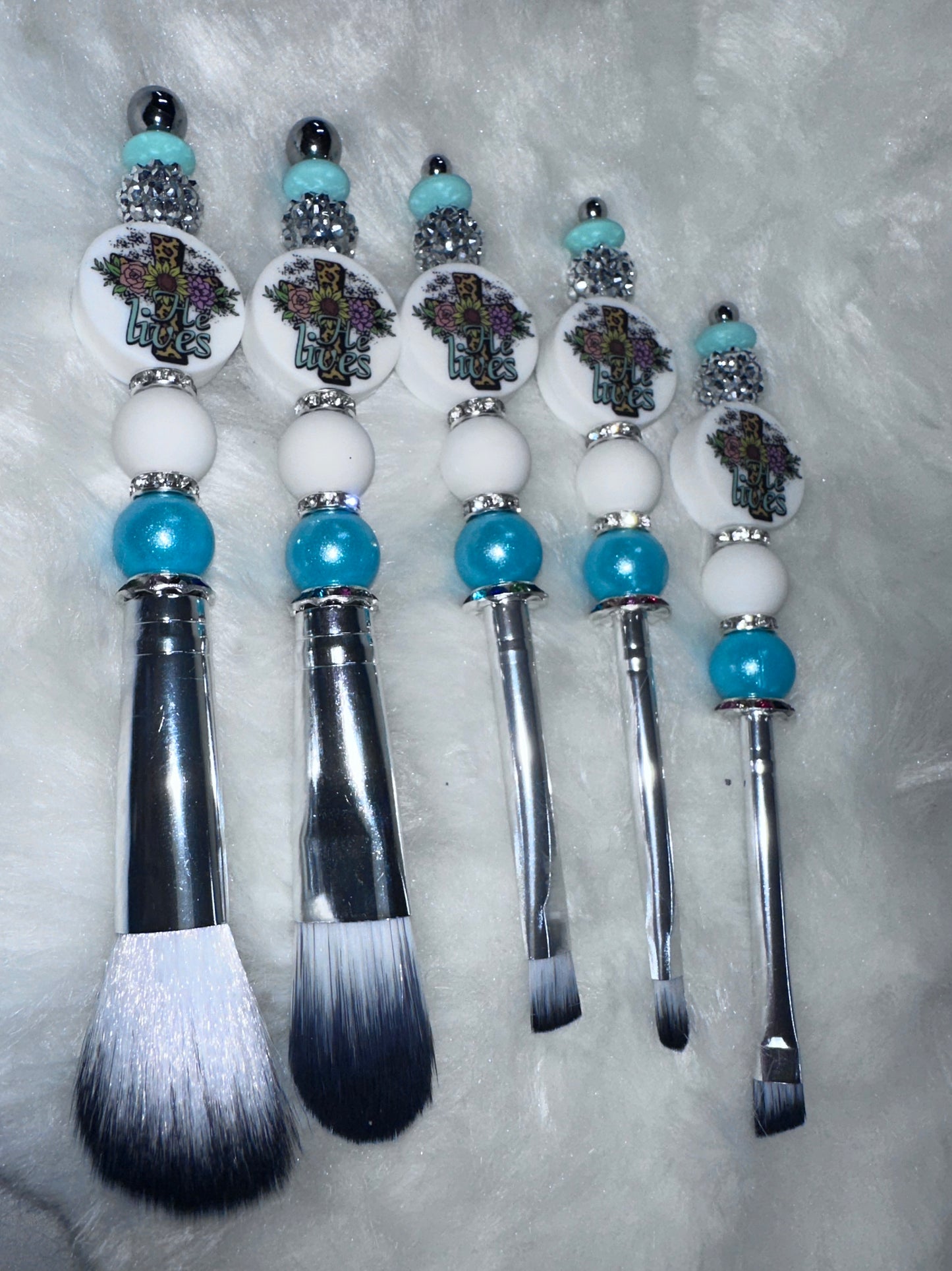 Make up brush set with cross focal