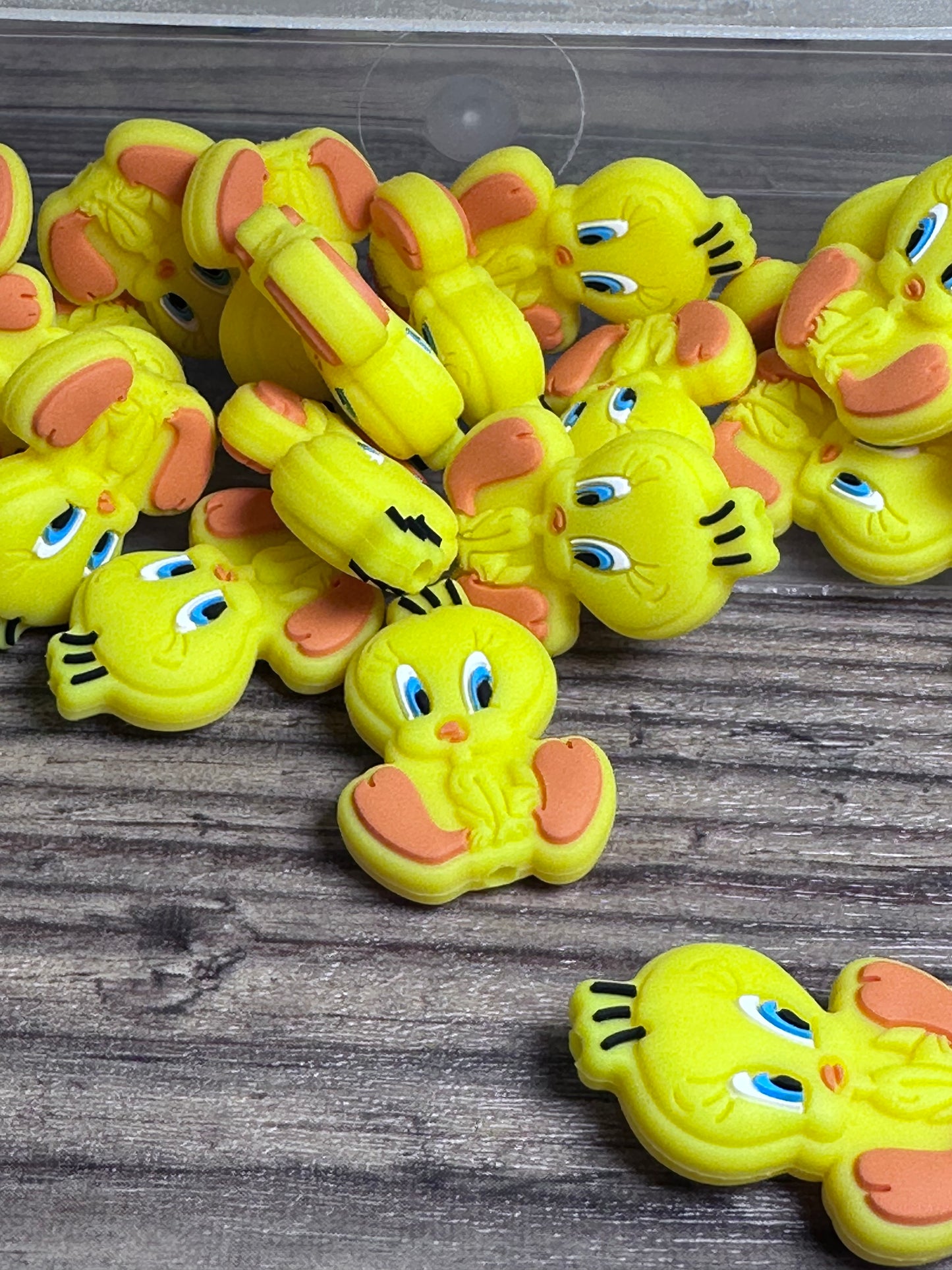 #43 Yellow bird silicone focal bead